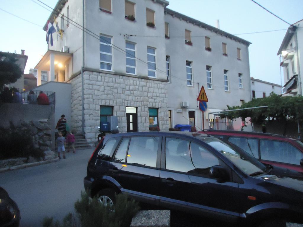 Apartment Filip Vrbnik Exterior foto